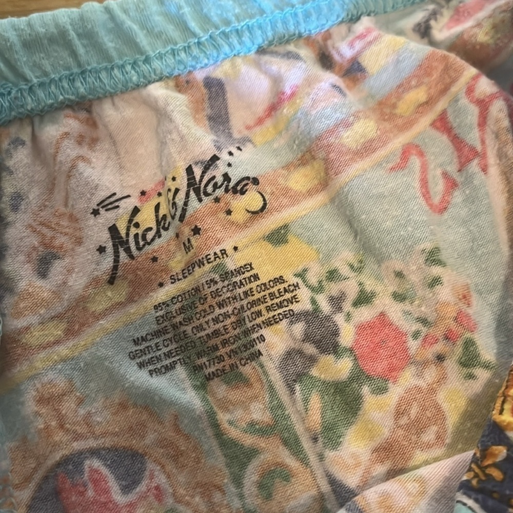 Nick & Nora Multicolor Graphic Print Sleepwear shorts size medium preowned - Picture 5 of 8